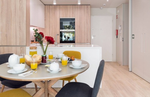 Sao Jose Apartment | Contemporary Apartment with Kitchen on Av. da Liberdade