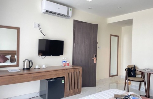 Thu Dau Mot Hotel | Modern Suite with Ensuite Bathroom in Prime Location