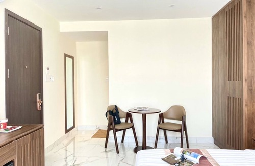 Thu Dau Mot Hotel | Modern Suite with Ensuite Bathroom in Prime Location