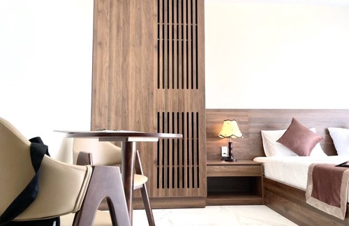 Thu Dau Mot Hotel | Modern Suite with Ensuite Bathroom in Prime Location