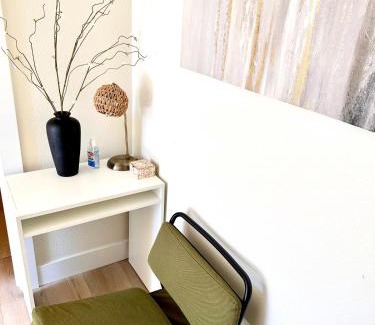 Vancouver Apartment | Modern Suit Premium Apartment: Family-Friendly Retreat