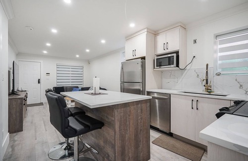 Surrey Newton Apartment | Modern suite in central surrey