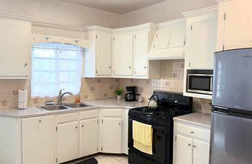 Stonyhill Apartment | Modern Suite with Balcony & Full Kitchen