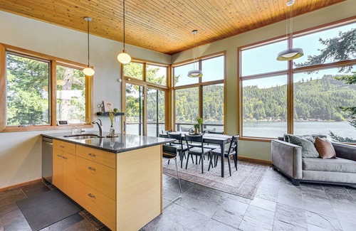 Olympia House | Modern Summit Lake Escape - Spacious Deck w/View!