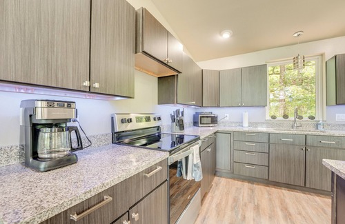 Shell Knob House | Inviting Table Rock Lake Retreat with Scenic Deck and Amenities