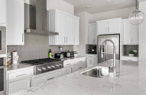 Old West Austin House | Modern Tarrytown Home~5 Minutes to Downtown & UT!
