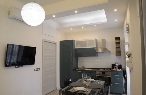 Gianicolo House | Stylish Renovated Apartment Steps from Trastevere
