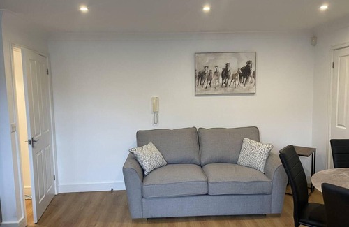 Bury St Edmunds Apartment | Exceptional Mews Apartment: Pet Friendly with Breakfast Included
