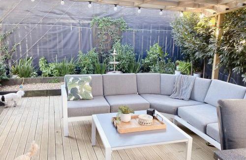 Greenlane - Ellerslie House | Inviting Three-Bedroom Retreat with Indoor-Outdoor Living