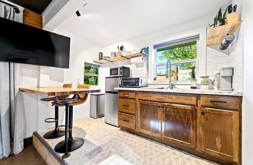 Tech Terrace House | Stylish Tech Terrace Tiny Home Near J&B Coffee & More