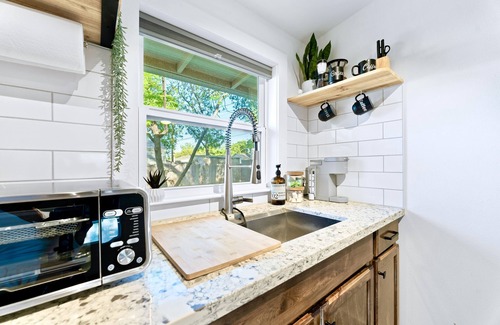 Tech Terrace House | Stylish Tech Terrace Tiny Home Near J&B Coffee & More