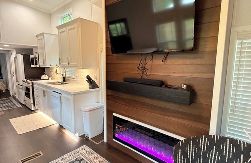 Ariel Cabin | Modern Tiny Home King Bed + 2 Queens in Loft Brand New & Stylish Retreat WiFi