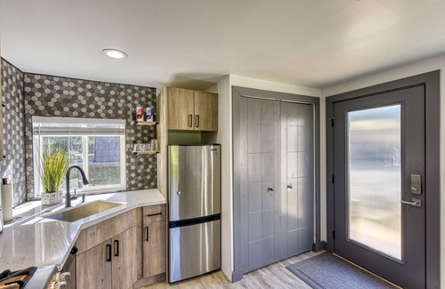 Tukwila House | Modern Tiny House with AC, Pool & Amazing Views - 9.4/10!