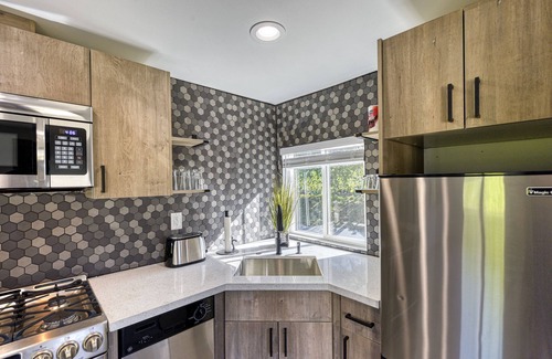 Tukwila House | Modern Tiny House with AC, Pool & Amazing Views - 9.4/10!