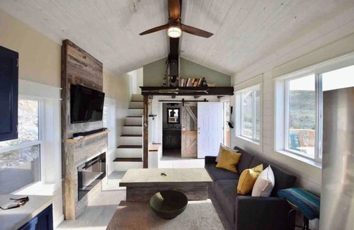 Stevensville Apartment | Modern Tiny House with Breathtaking Views - Rated 9.8/10