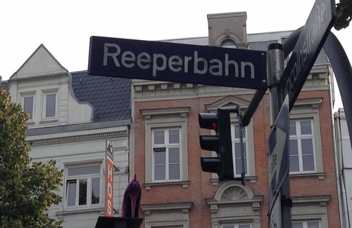 Rellingen Apartment | Top Floor Apartment in Hamburg North-West with Free Wifi