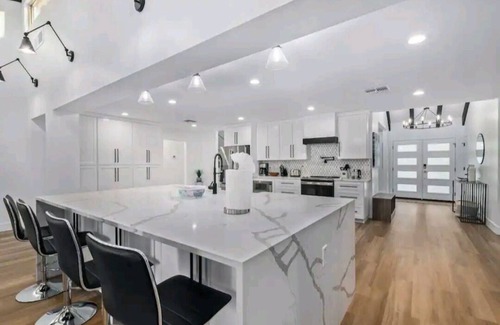 Glendale House | Top Gun House in Arrowhead: Heated Pool & Game Zone