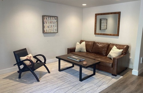 Jackson Condo | Pet and Family Friendly Modern Townhome near City Center