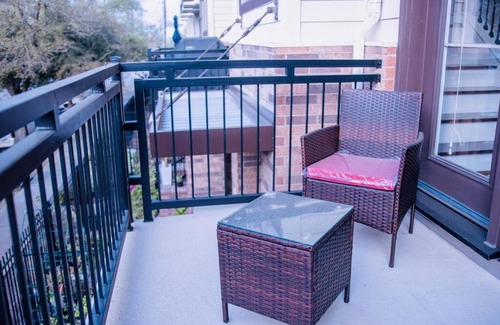 East Downtown Houston House | Stylish Downtown Townhome with King Bed for Your Stay