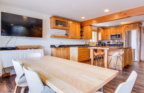 Purgatory Condo | Modern Townhouse with Pool, WiFi & Mountain Views
