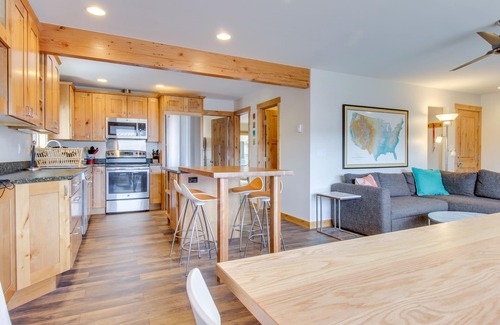 Purgatory Condo | Modern Townhouse with Pool, WiFi & Mountain Views
