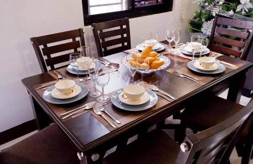 Tanauan City House | Cozy Room with Kitchen Near Tagaytay City