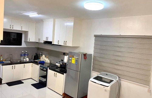 Tanauan City House | Cozy Room with Kitchen Near Tagaytay City