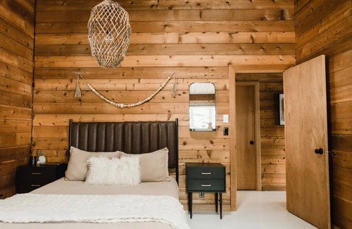 Roslyn Ridge Cabin | Unique Treehouse Cabin with Hot Tub and Family-Friendly Charm