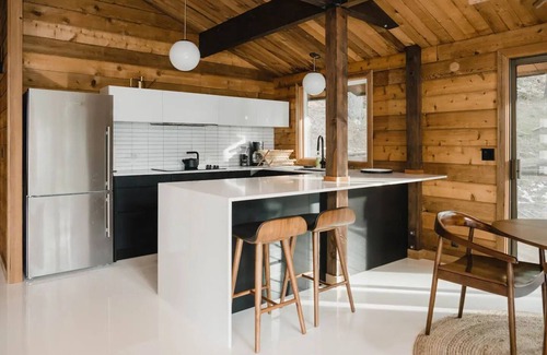 Roslyn Ridge Cabin | Unique Treehouse Cabin with Hot Tub and Family-Friendly Charm