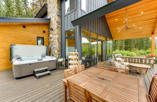 Turnerville House | Tranquil Turnerville Cabin with Hot Tub & Scenic Views