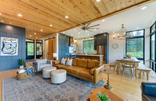 Turnerville House | Tranquil Turnerville Cabin with Hot Tub & Scenic Views