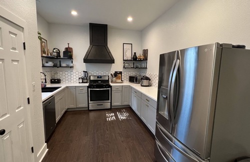 Northside House | Stylish Two Bedroom House with Ocean View & Gated Parking