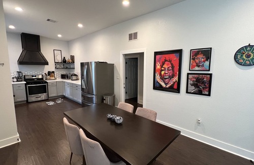 Northside House | Stylish Two Bedroom House with Ocean View & Gated Parking