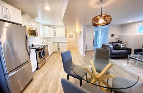 Central Okanagan House | Modern Two-Bedroom Suite: Guest Rated 9.6, Pet Friendly