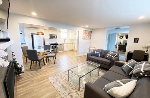 Central Okanagan House | Modern Two-Bedroom Suite: Guest Rated 9.6, Pet Friendly