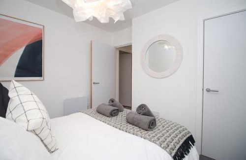Taunton Apartment | Modern Two-Bedroom Haven with Free Parking for Families