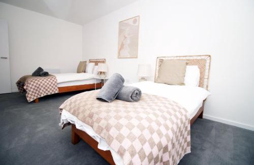 Taunton Apartment | Modern Two-Bedroom Haven with Free Parking for Families