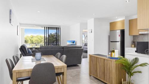 Sandstone Point Apartment | Contemporary Marina Unit with Pool and Family-Friendly Vibes