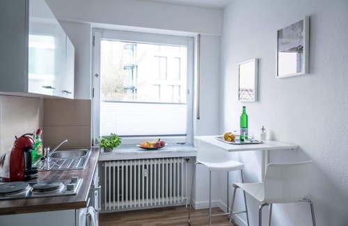 Grifflenberg Apartment | Convenient University Business Apartment Near HBF & Stadthalle