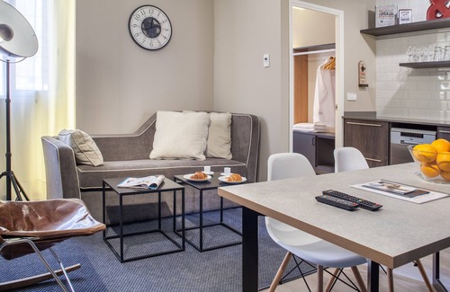 El Camp de l'Arpa del Clot Apartment | Modern Retreat for 4 Next to Sagrada Familia with Spa