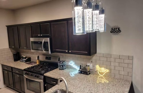 McNeil House | Modern Upbeat Home Minutes from Downtown and North Central Austin