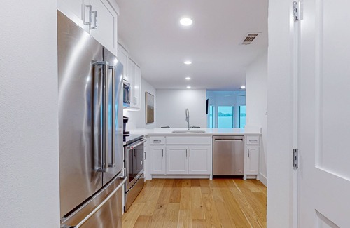 Malakoff House | Modern, updated 2-story townhomes with lake views