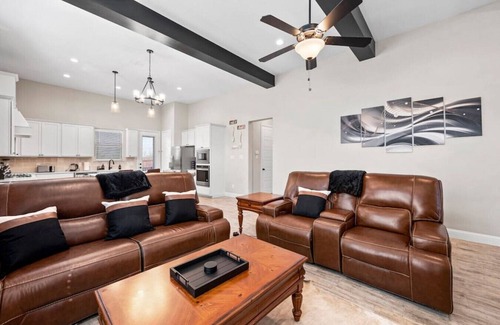 South Arlington House | Urban Escape: Pet-Friendly Retreat Near the City Center