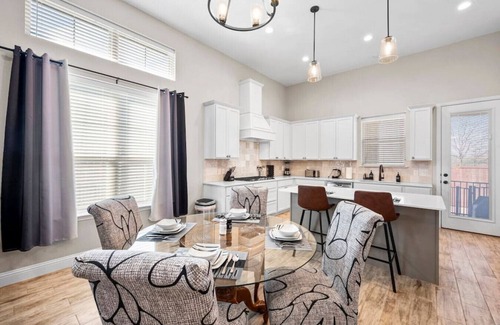 South Arlington House | Urban Escape: Pet-Friendly Retreat Near the City Center