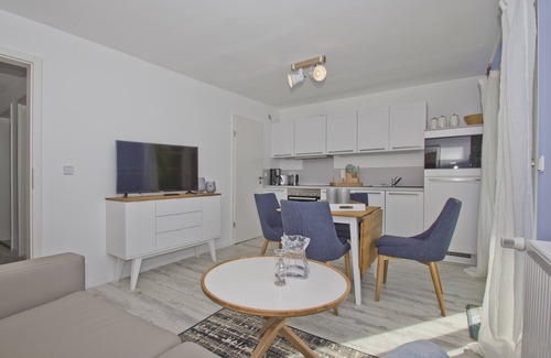 Lietzow Apartment | Modern Vacation Apartment with Balcony & Ocean View