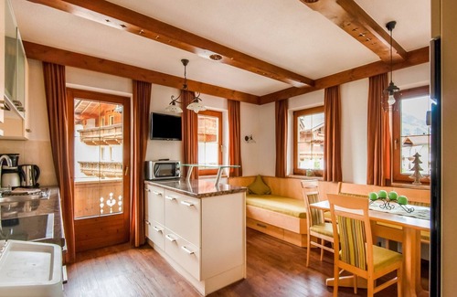 Hainzenberg Apartment | Comfortable Apartment in Hainzenberg with Ski Storage