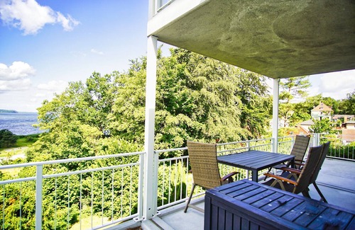 Lietzow Apartment | Sea View Getaway: Ferienresidenz Zwei BoddenFeWo 1-3
