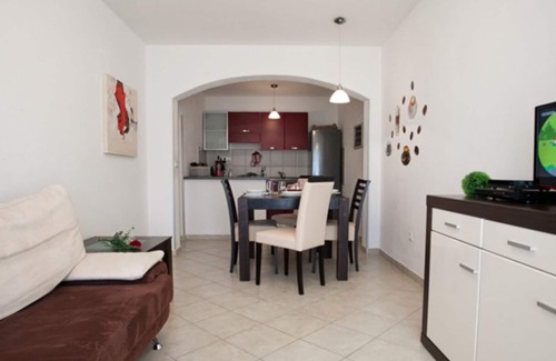 Omis Apartment | Modern Apartment with Pool & Ocean Views - Top Guest Rated
