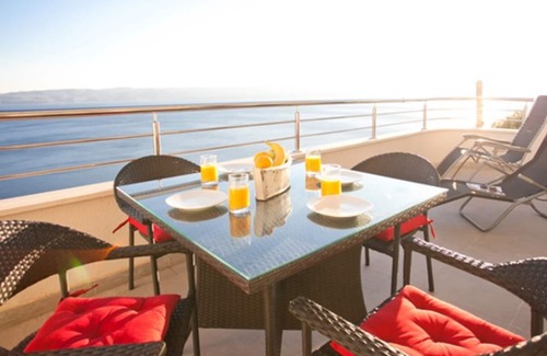 Omis Apartment | Modern Apartment with Pool & Ocean Views - Top Guest Rated
