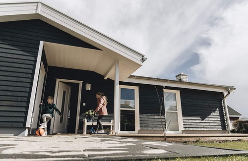 Nordhorn House | Idyllic Waterside Home with Spa, Sauna & Perfect Reviews